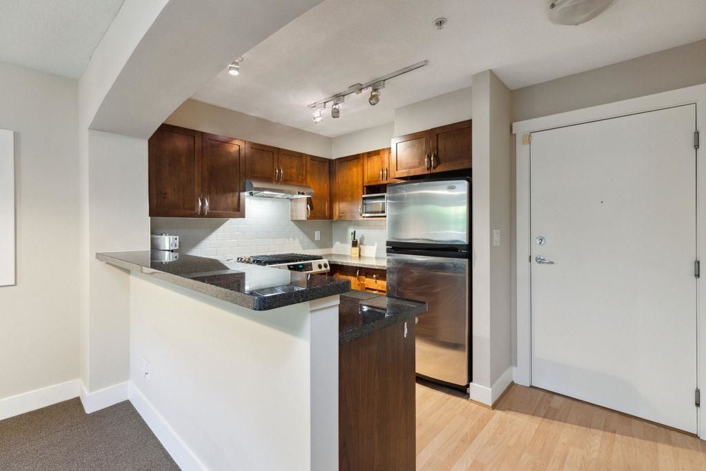 listing image 1102793757985795548