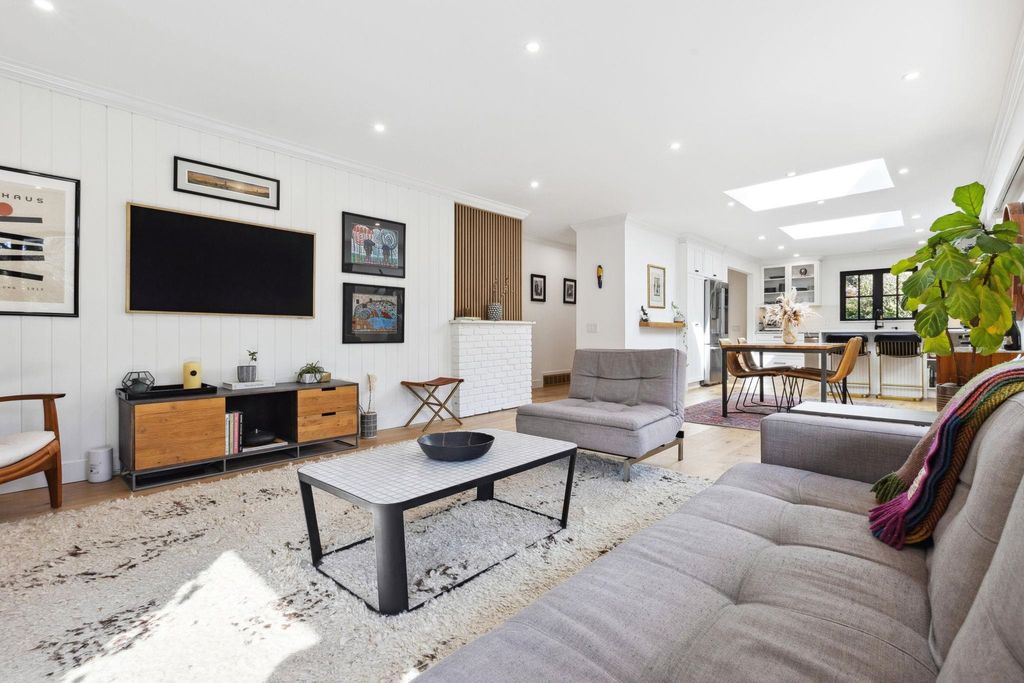 listing image 1106194997112920457