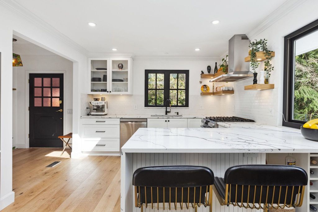 listing image 1105733233280159872
