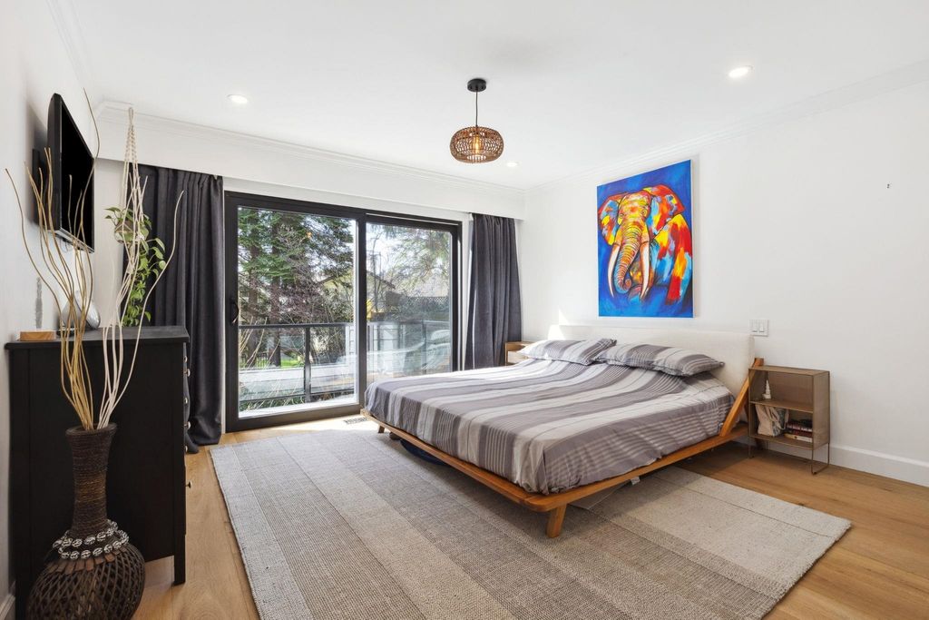 listing image 1104315237391165648