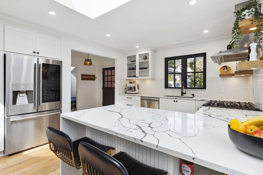listing image 1106211359092868143