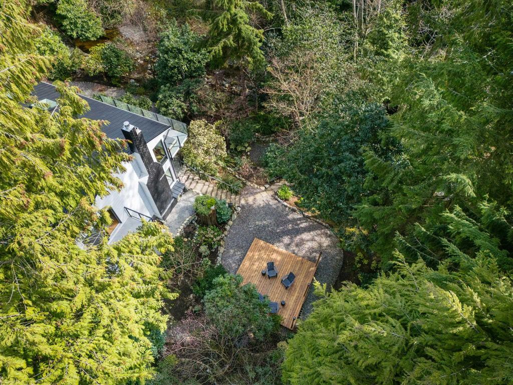 listing image 1104136087457243937
