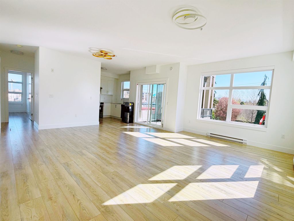 Photo of 22577 Royal Crescent #303, Maple Ridge, BC V2X 2M2 (MLS # R3110956)