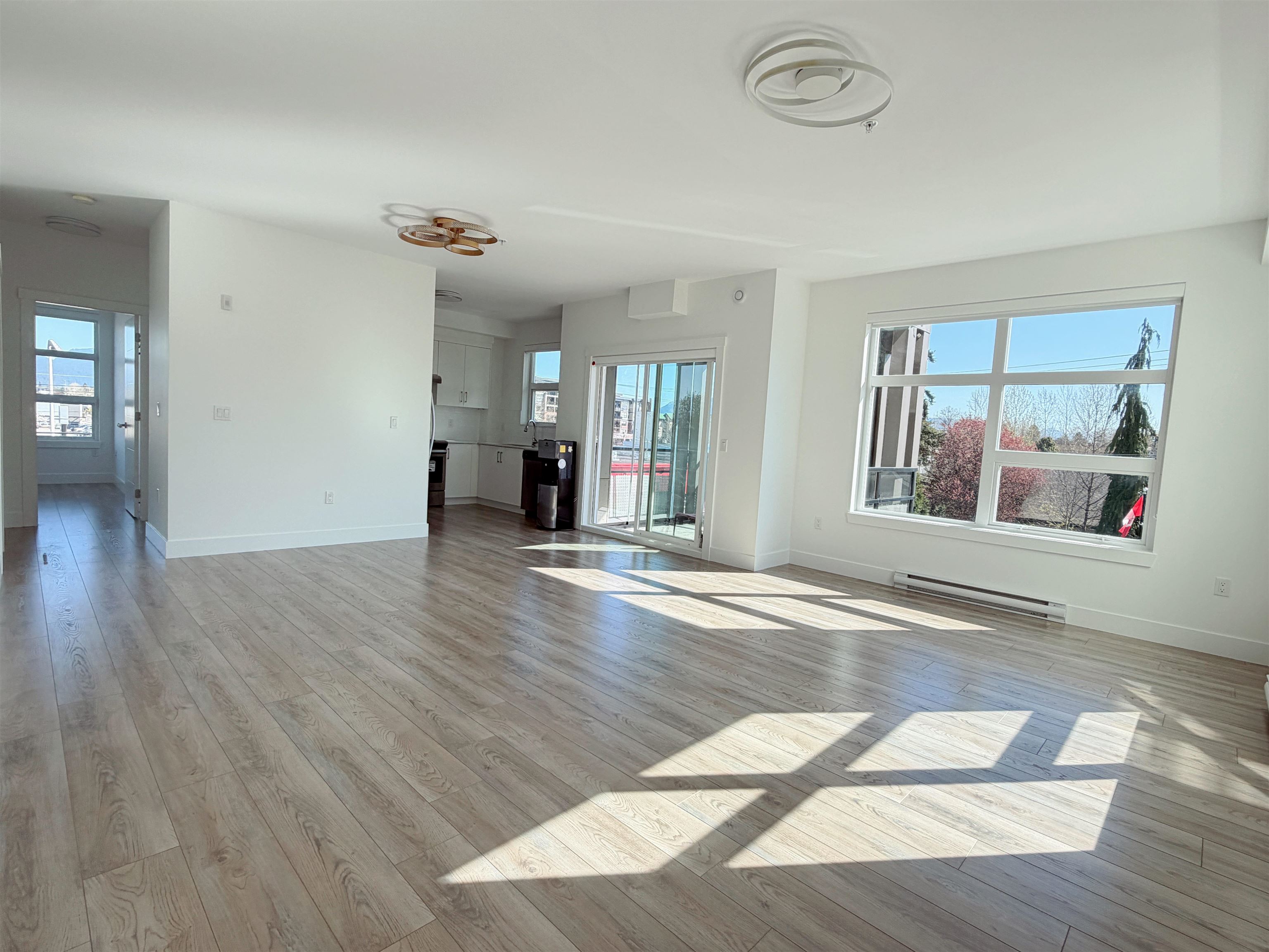 22577 Royal Crescent 303