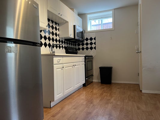 631 Porter St, Coquitlam, BC 4