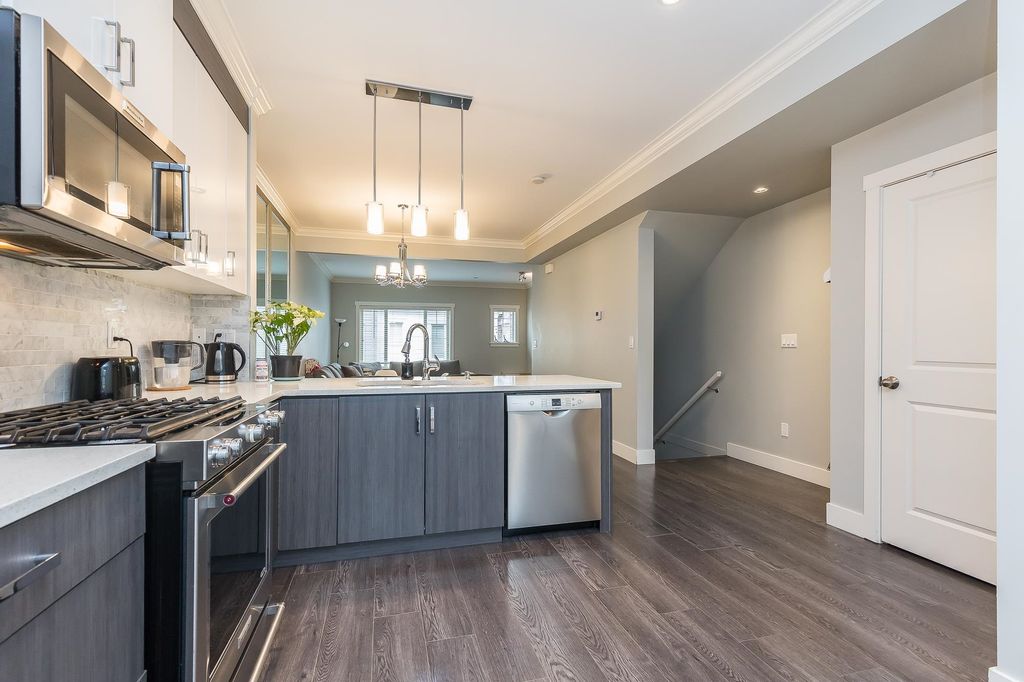 listing image 1106741199232331442