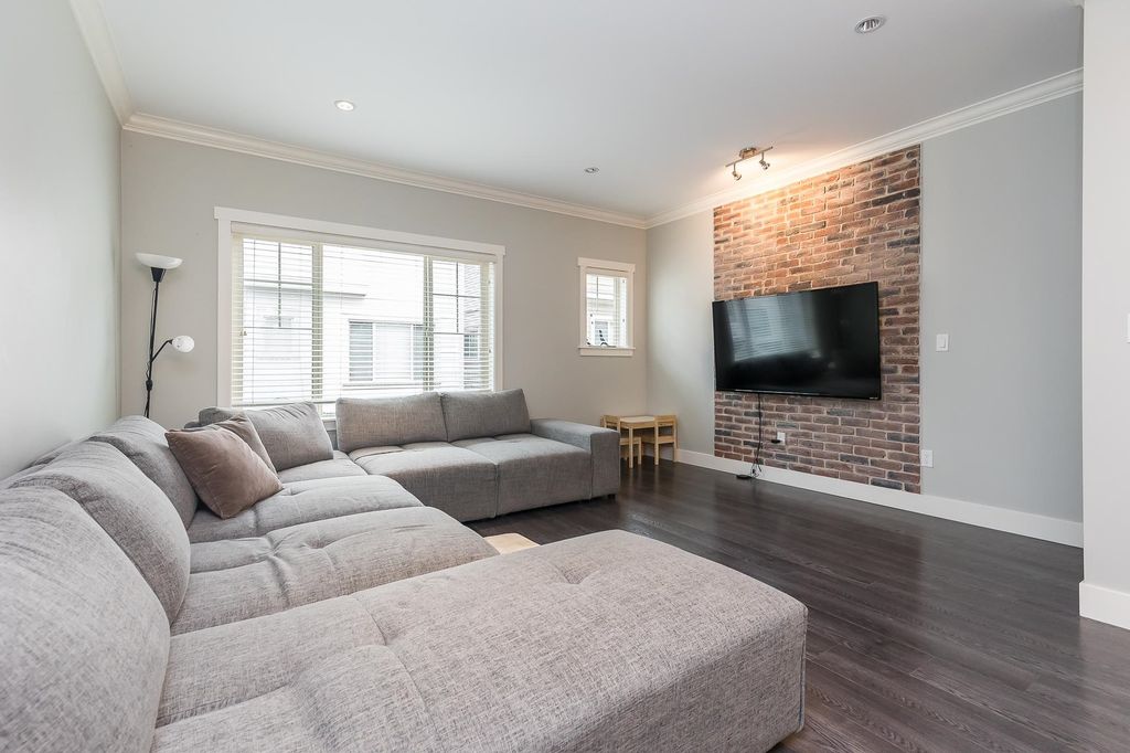 listing image 1100536789624181784