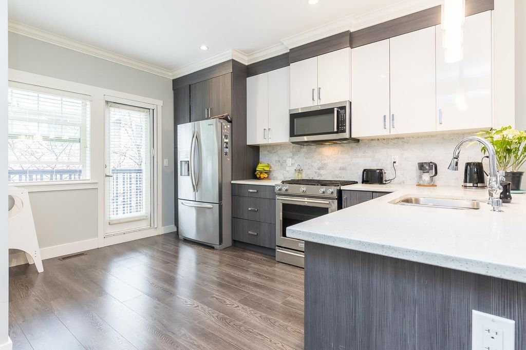 listing image 1106680651852173379