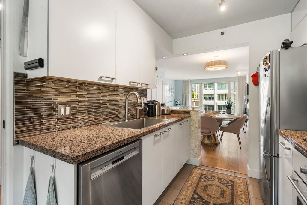 listing image 1102914892515633072