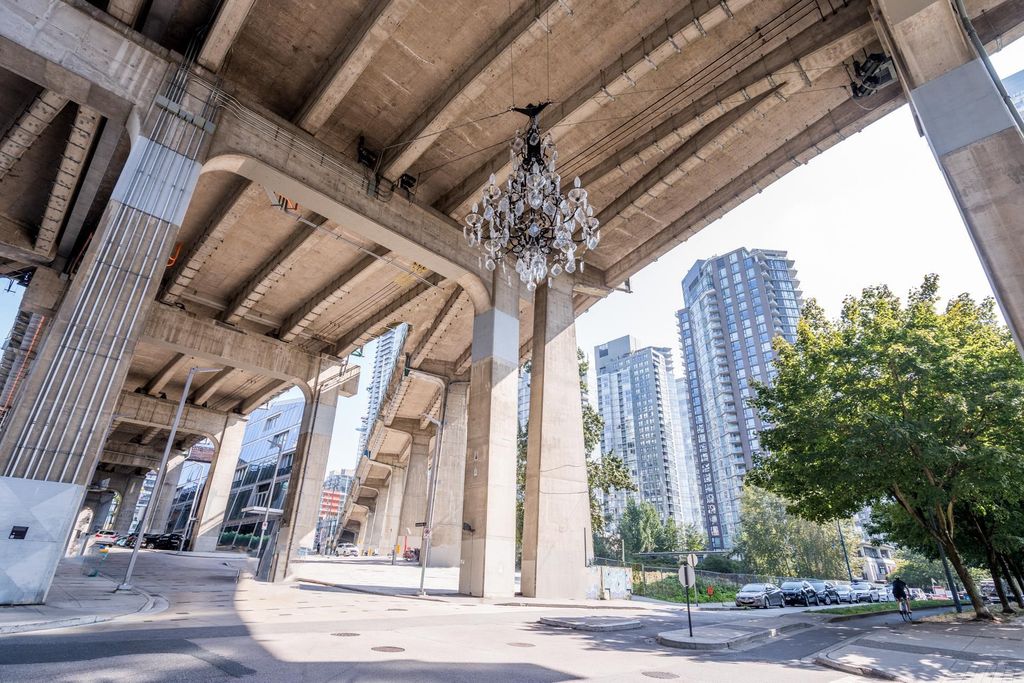 listing image 1104857546899370461