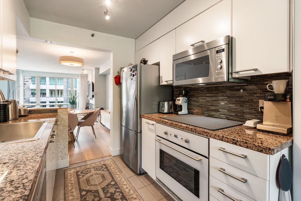 listing image 1102930336197366210