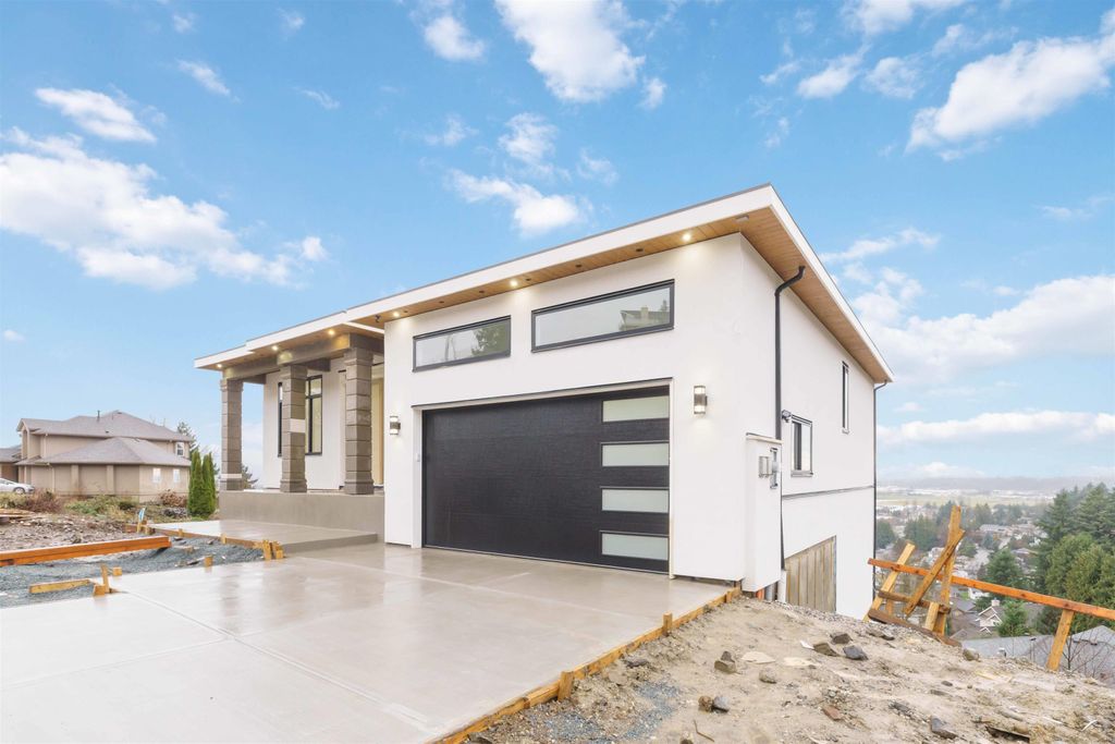Photo of 35656 Canterbury Avenue, Abbotsford, BC V3G 1G2 (MLS # R3130309)