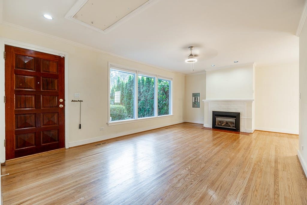 listing image 1102159674519175196