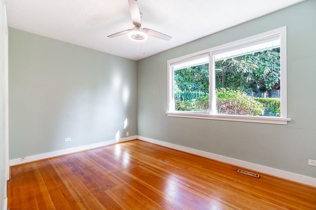 listing image 1107463010892200897