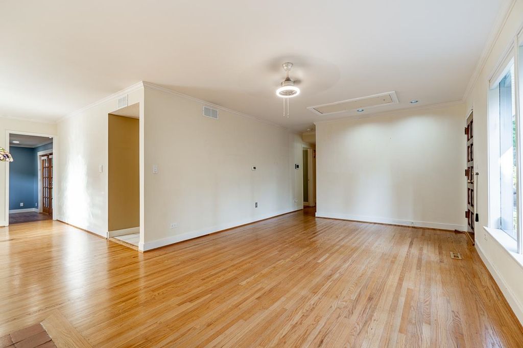 listing image 1102912195943274275