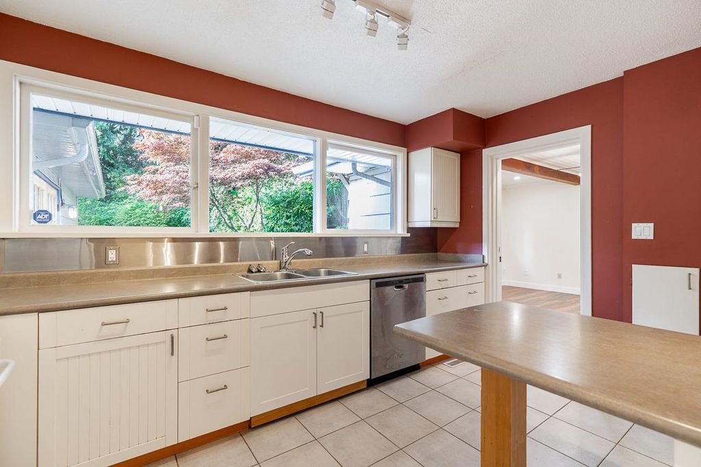 listing image 1107674343210853630