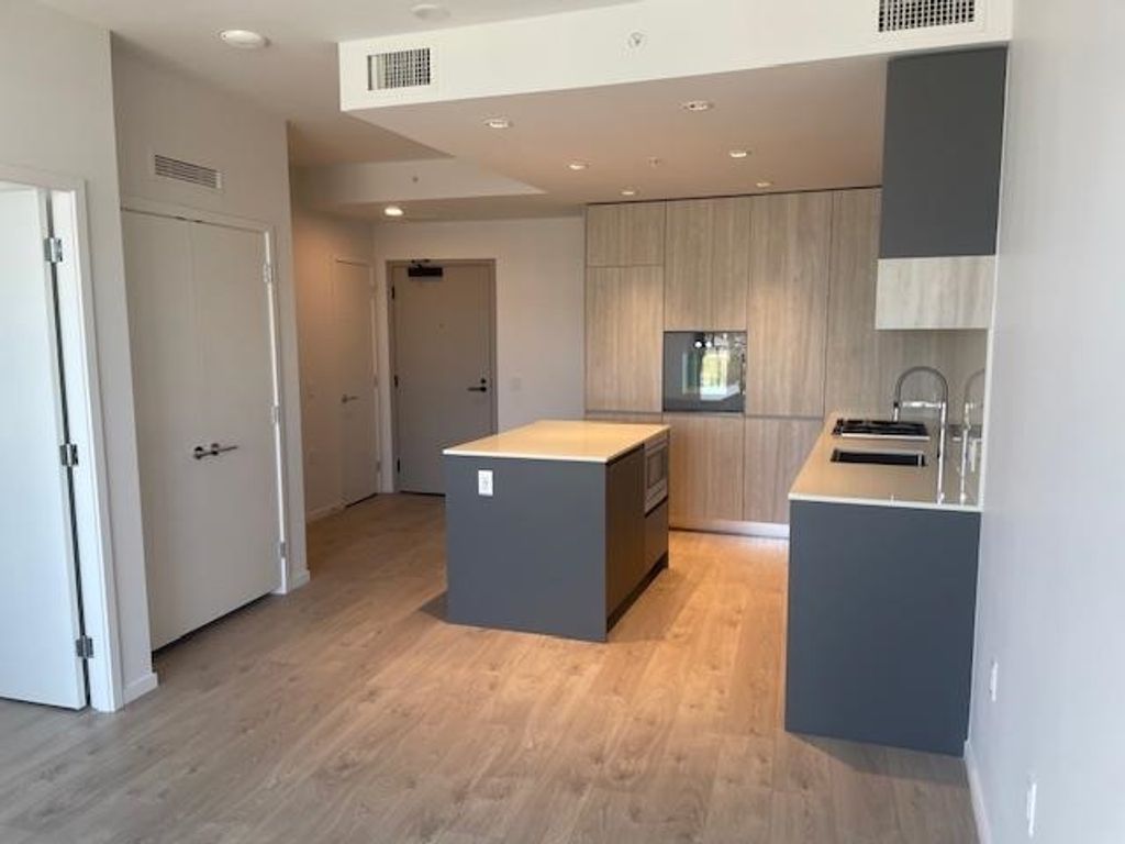 listing image 1103128991387694543