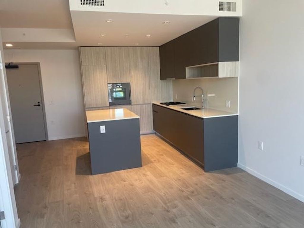 listing image 1106070259484258850