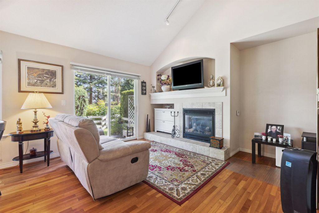 listing image 1104357435666426157