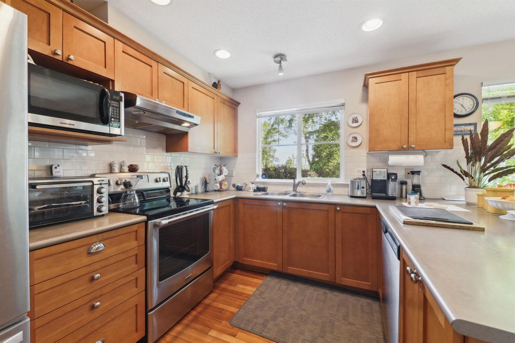 listing image 1105693169884857585