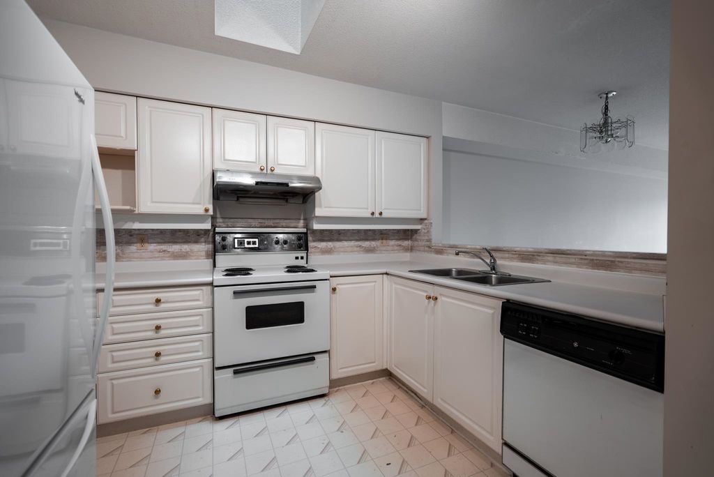 listing image 1100773174378900160