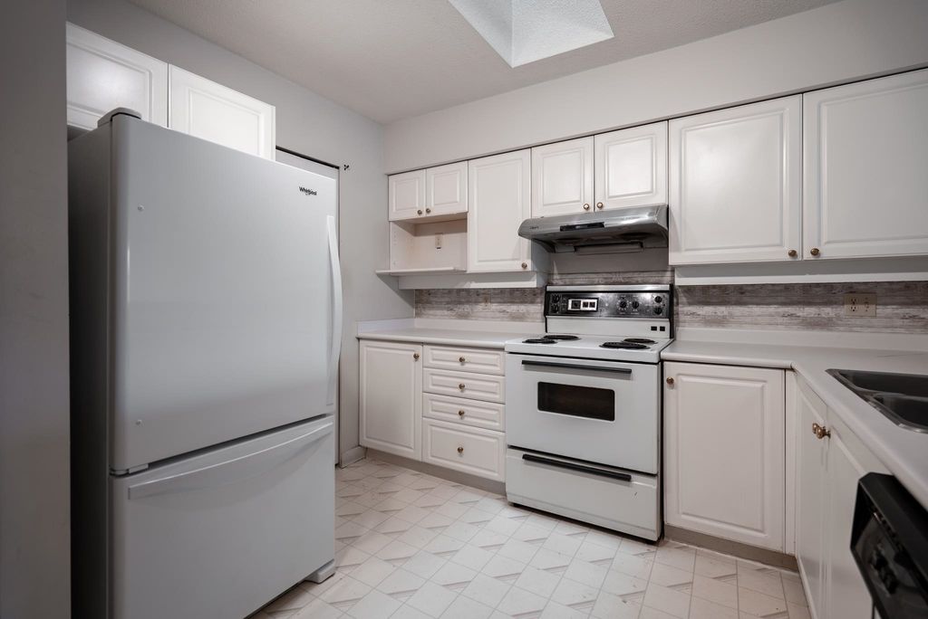 listing image 1103656314344088675