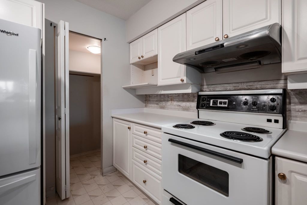 listing image 1100015624404457653
