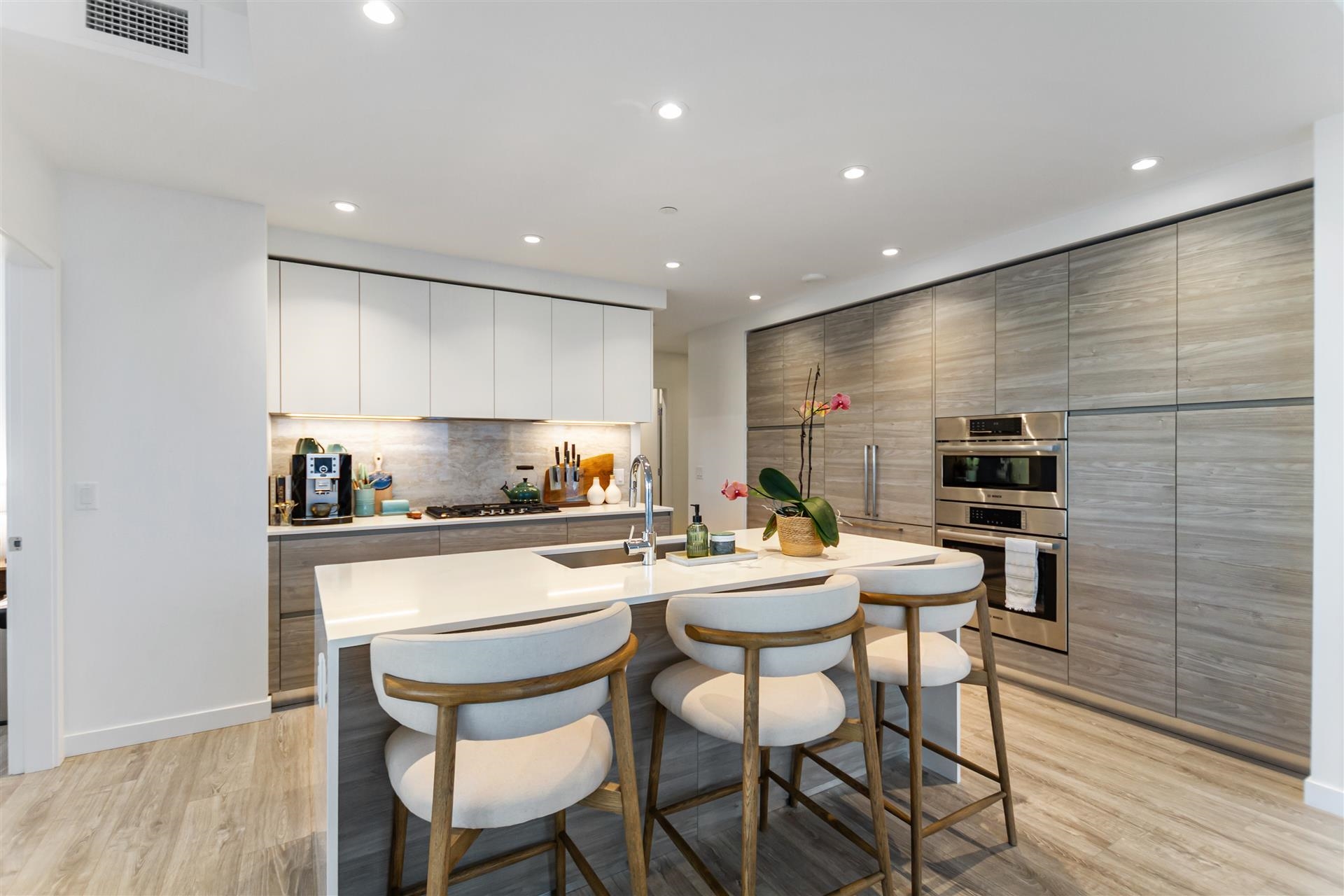 680 Quayside Drive 3208