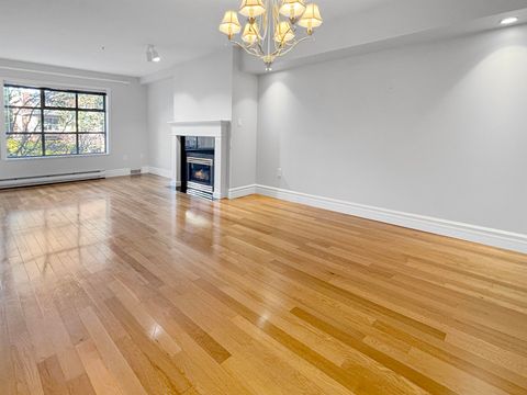 1118 55th Street 205 Delta BC V4M 3J8