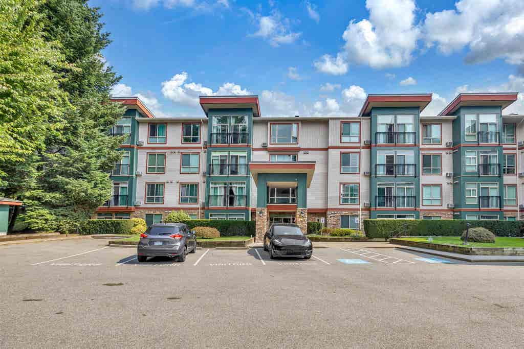 Photo of 33485 South Fraser Way #312, Abbotsford, BC V2S 8P9 (MLS # R3137004)