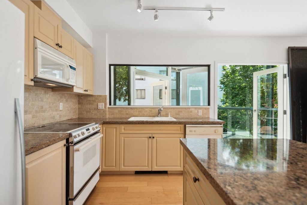 listing image 1101077641612309272