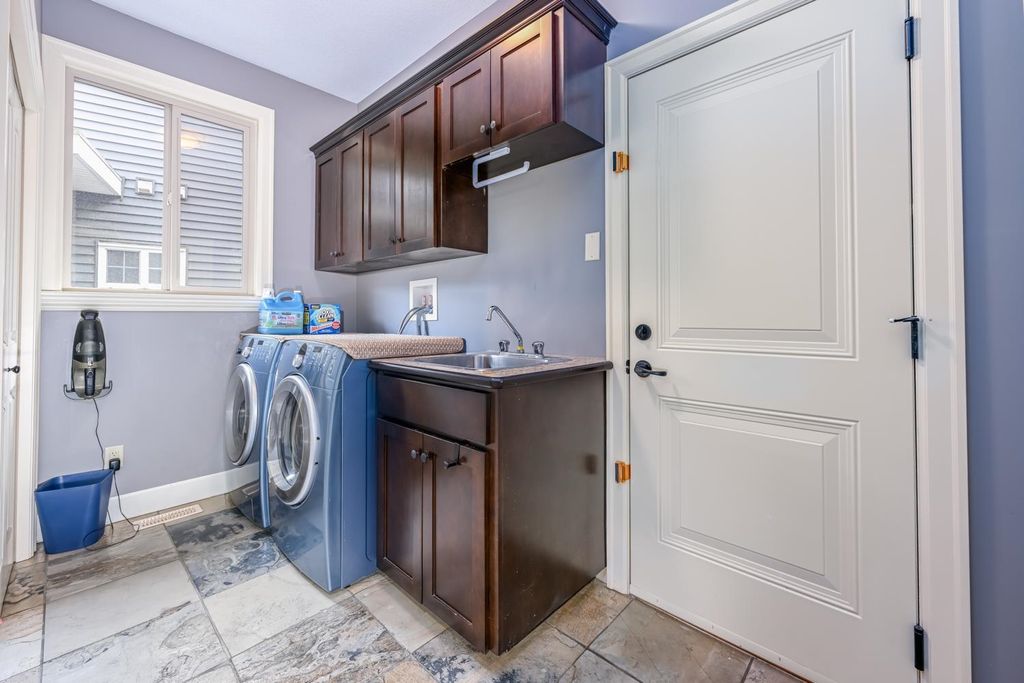 listing image 1104346241674489749