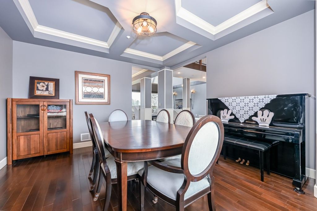 listing image 1109476361366842158