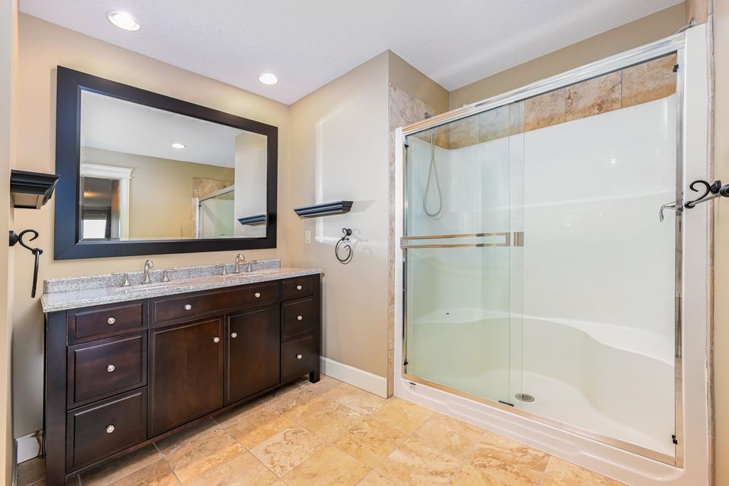 listing image 1106375514610153537