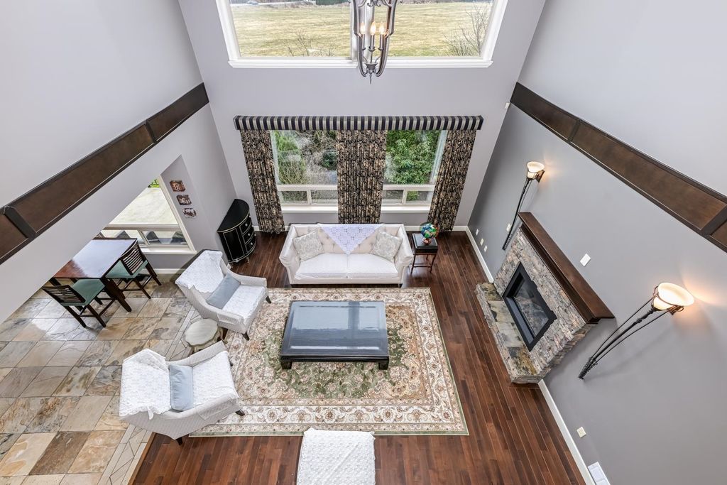 listing image 1102140805756022595