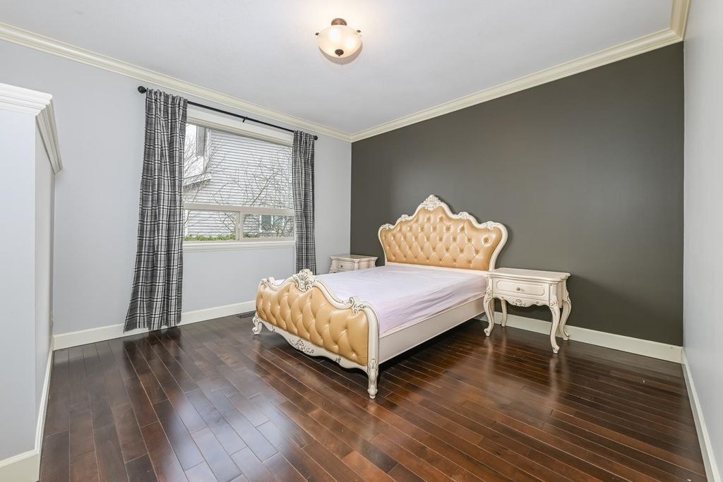 listing image 1101784360579435325