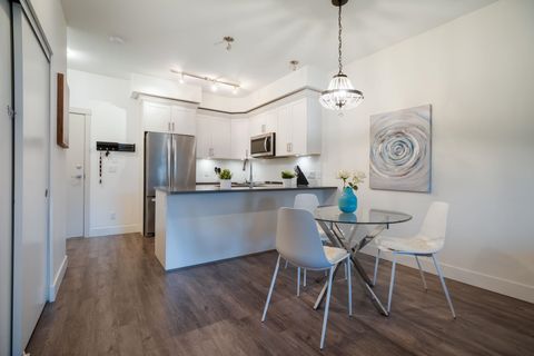 2436 Kelly Avenue 405 Port Coquitlam BC V3C 1Y4