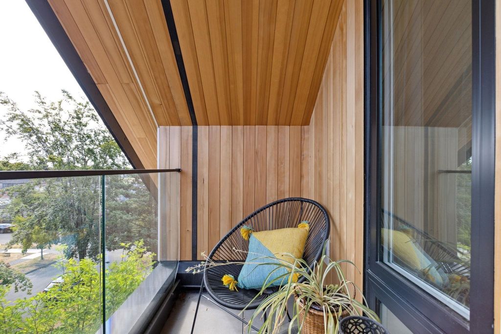 listing image 1104777252956215560