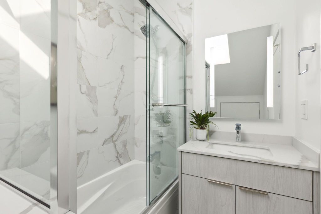 listing image 1104376541637762423