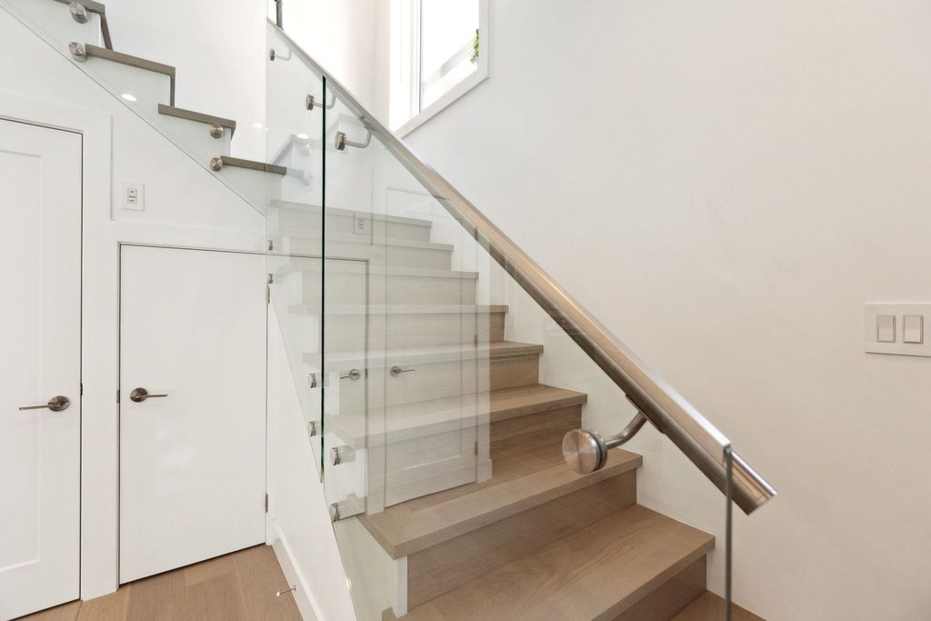 listing image 1104819786784701083