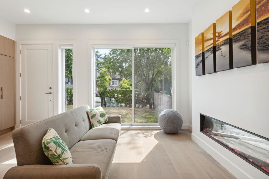 listing image 1102720302246071115