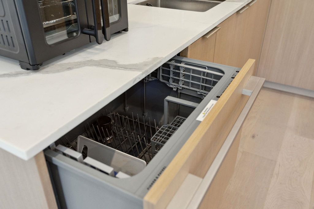 listing image 1109654052965918126