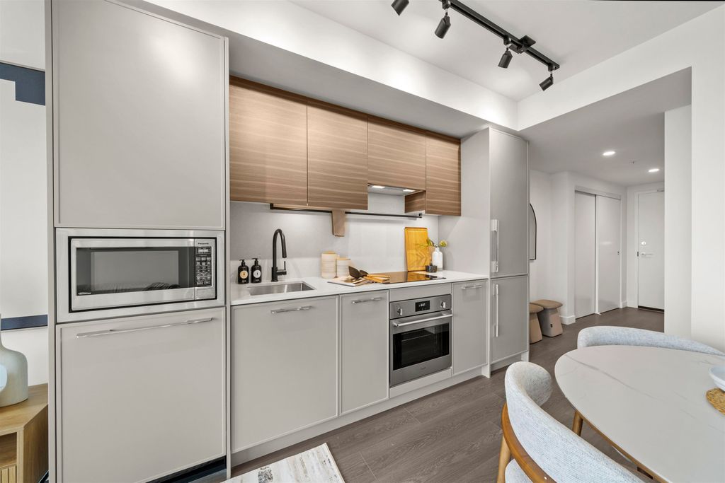 listing image 1109049173158860667