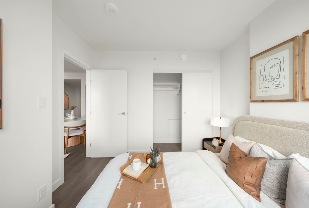 listing image 1102084421482814467