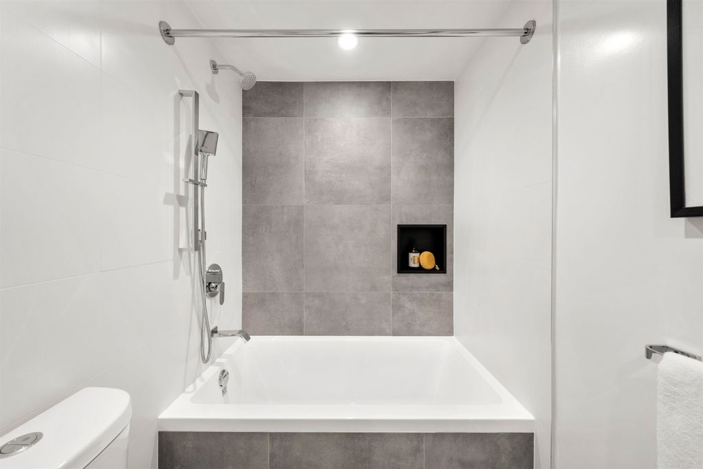 listing image 1107197178016052830