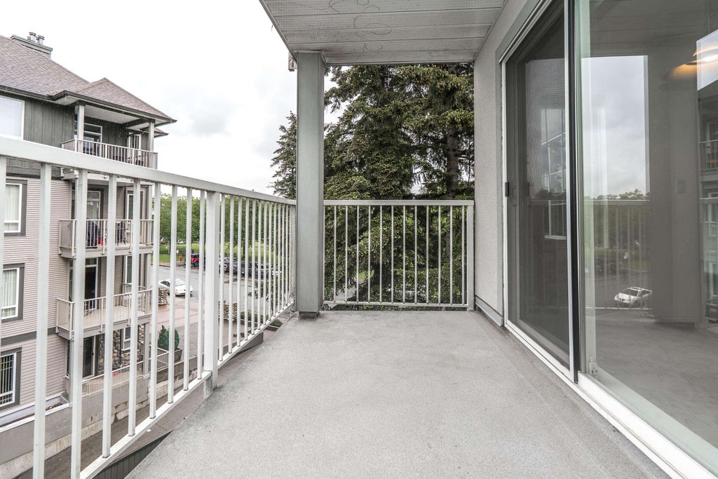 Photo of 32175 Old Yale Road #105, Abbotsford, BC V2T 2C8 (MLS # R3128899)