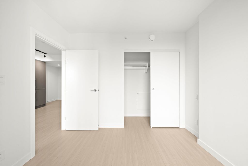 listing image 1106540599514275653