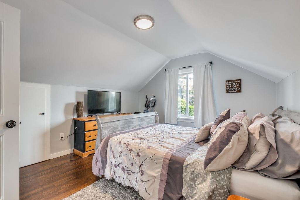 listing image 1104764503452650679