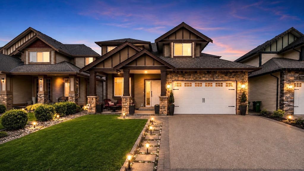 Photo of 6556 Lavender Place, Chilliwack, BC V2R 0H5 (MLS # R3153233)