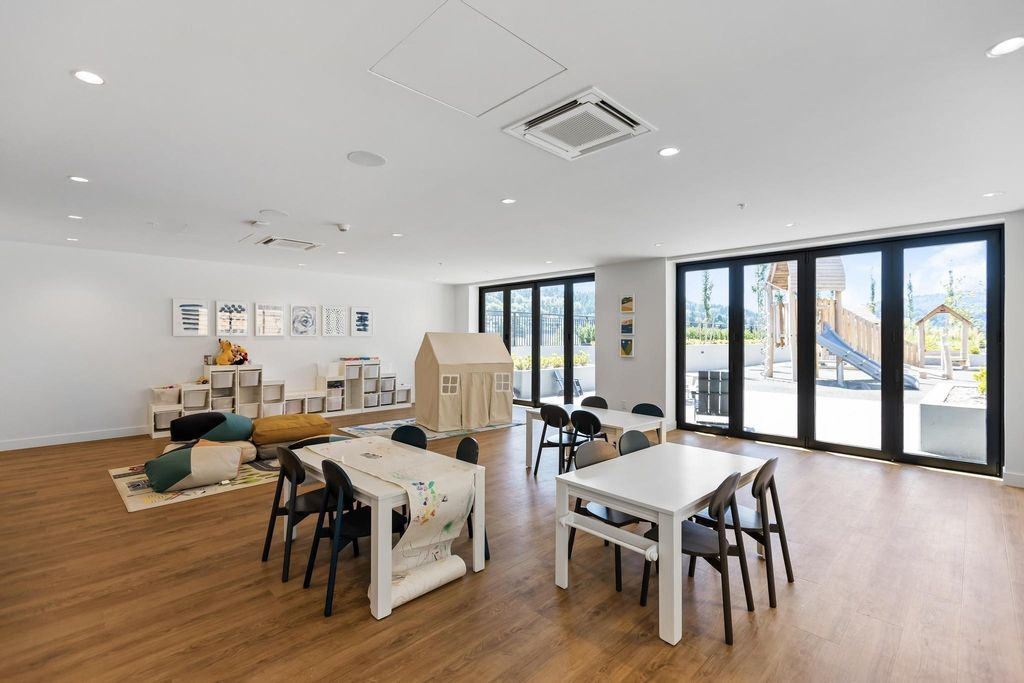 listing image 1104922233155019192